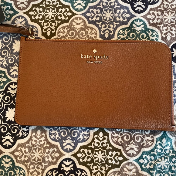 Kate Spade Lucy  L-Zip Wristlet -Brown Pebbled leather NWT - Picture 2 of 6